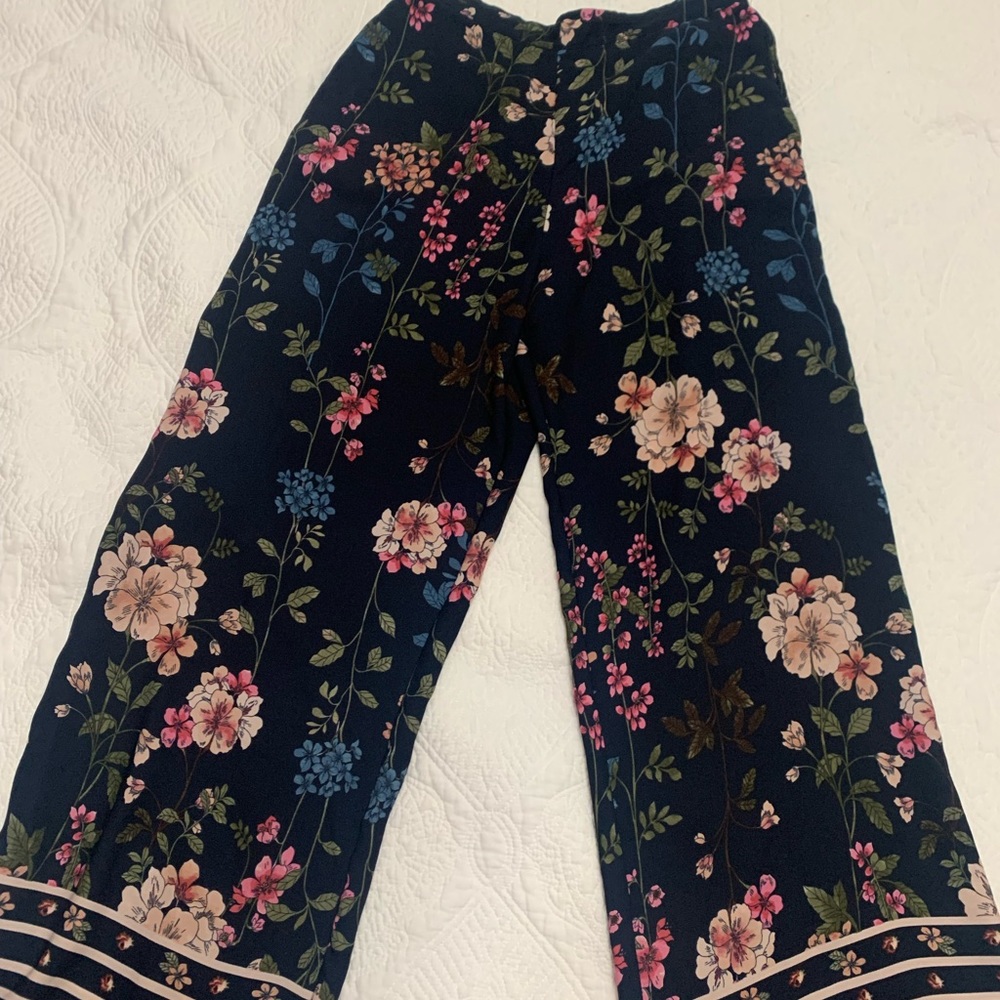 Soft floral pants. Great for work pants. Worn a few times. Like new condition.